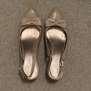 Nude sling back pumps